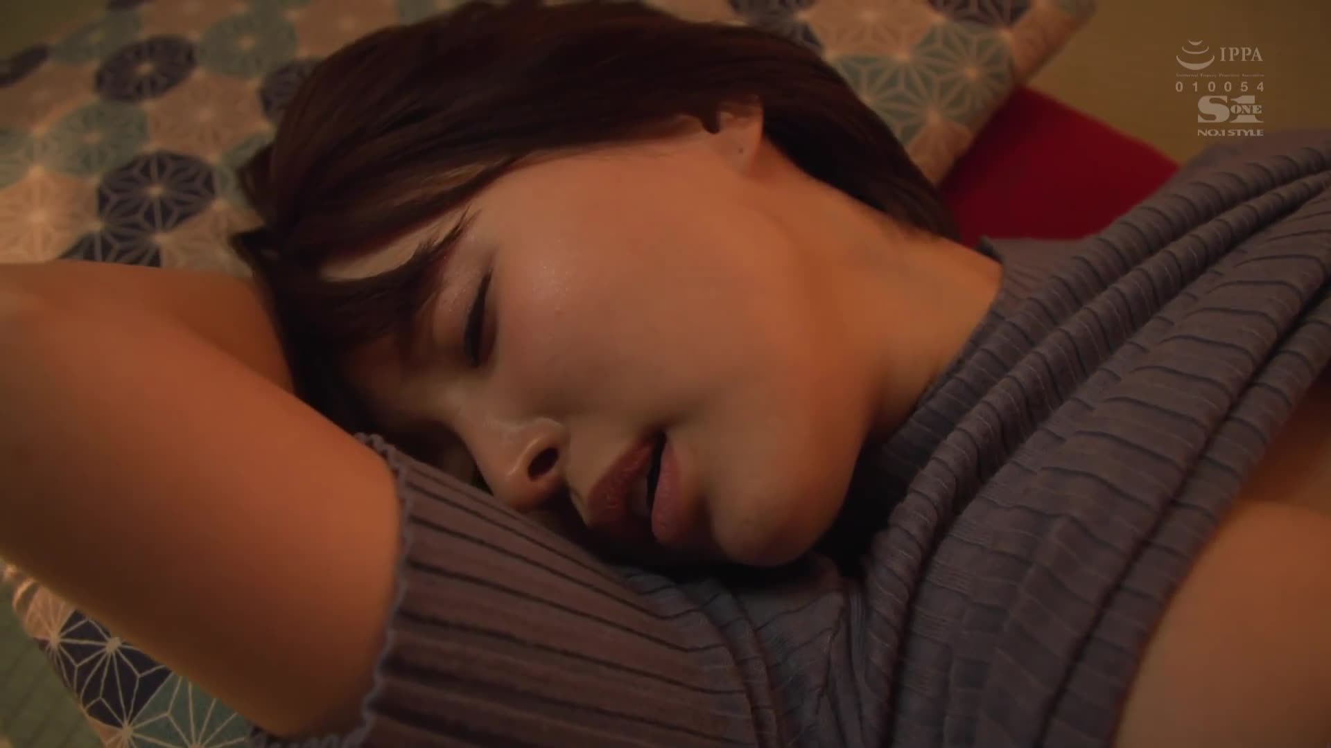 She was raped by her adoptive father. Although she was disgusted in her heart, she was a sensitive and beautiful wife who would get wet without resistance whenever she was kissed. Aoiji - AV大平台-Chinese Subtitles, Adult Films, AV, China, Online Streaming