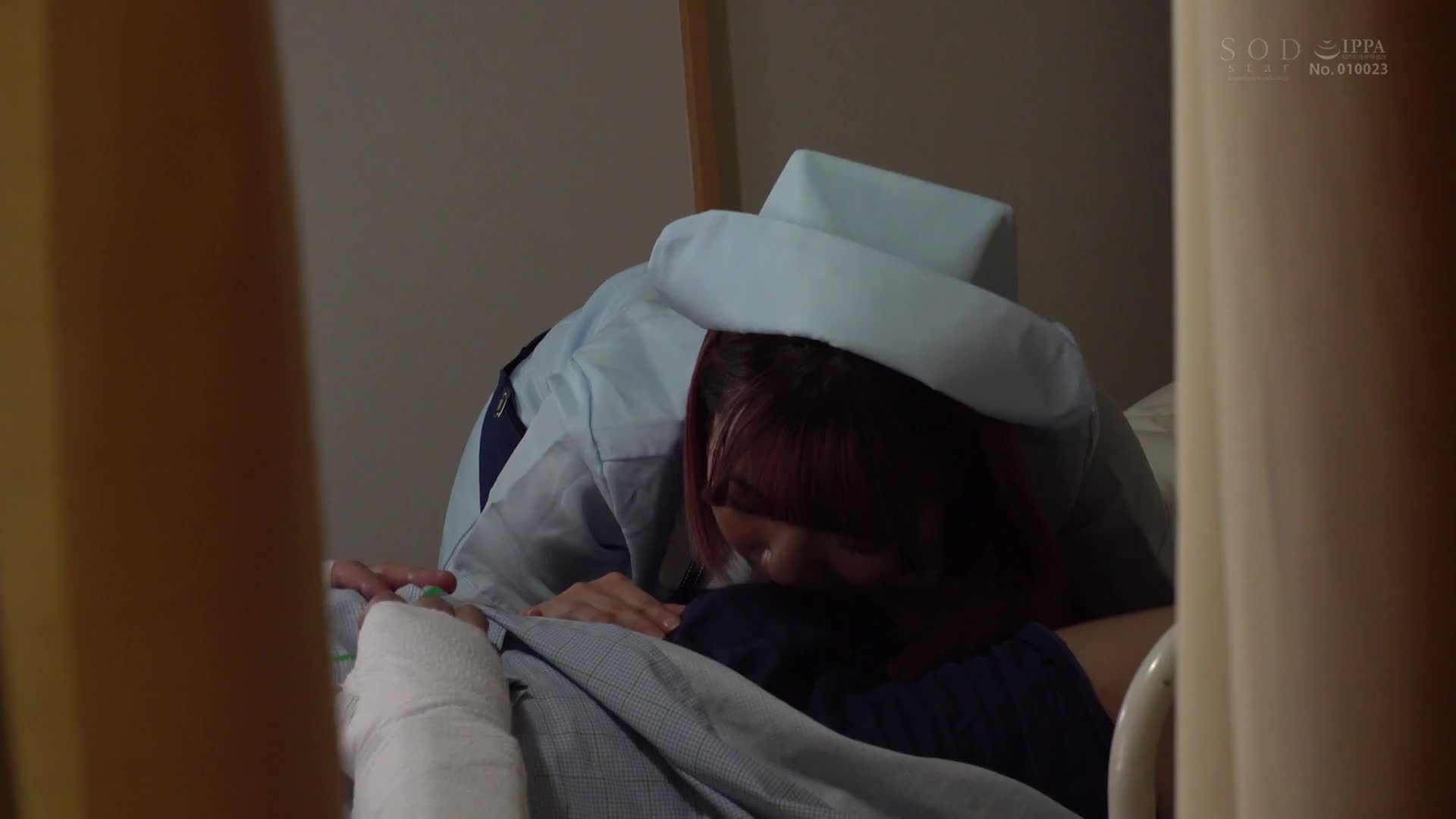 In the hospital at night, the lustful and beautiful nurses have passionate sex with the male patients. Riko Hoshino - AV大平台-Chinese Subtitles, Adult Films, AV, China, Online Streaming