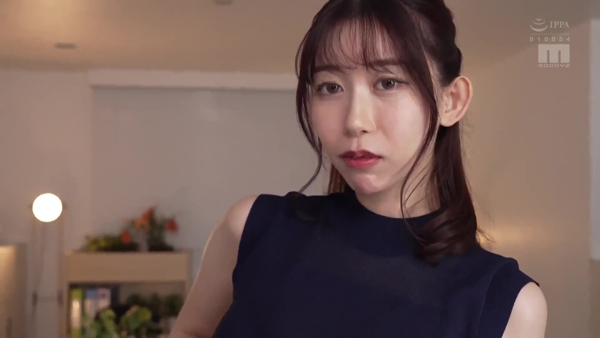 我的性癖被美腿女上司的無褲直穿絲襪挑逗所刺激，被她從上方的視線中誘惑，被調戲並射了20次精液，正處於狂熱中。黑川蓳 - AV大平台 - 中文字幕，成人影片，AV，國產，線上看