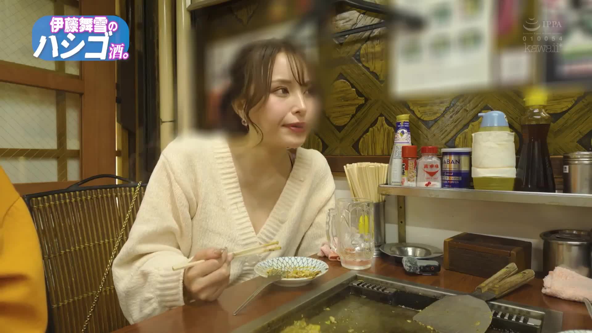 我喜歡高球！伊藤舞雪帶回素人男性逆向搭訕，越做越性慾增加！最後還叫來AV男優，酒醉笑著不停地做愛，淫亂的樓梯性愛。 - AV大平台 - 中文字幕，成人影片，AV，國產，線上看