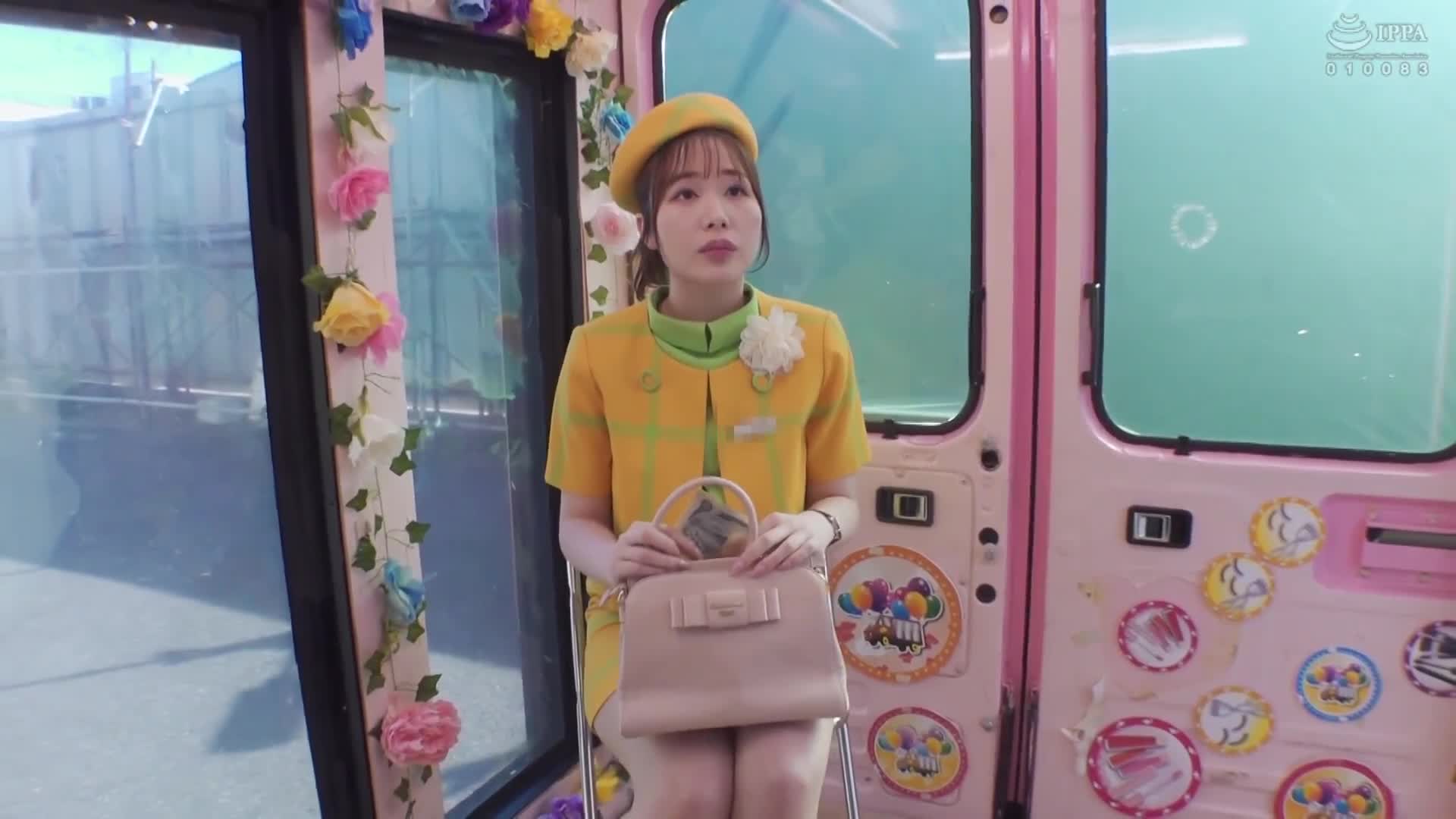 一般男女監控AV×魔術鏡便合作企劃 一流百貨公司的接待小姐接客特訓！在應對客人時大量口內射精讓她無法說話，精液滿溢！在火熱的接待過程中，將巨大陽具插入接待小姐的陰道，讓她滿身精液的性愛！所有人都內射特別… - AV大平台 - 中文字幕，成人影片，AV，國產，線上看