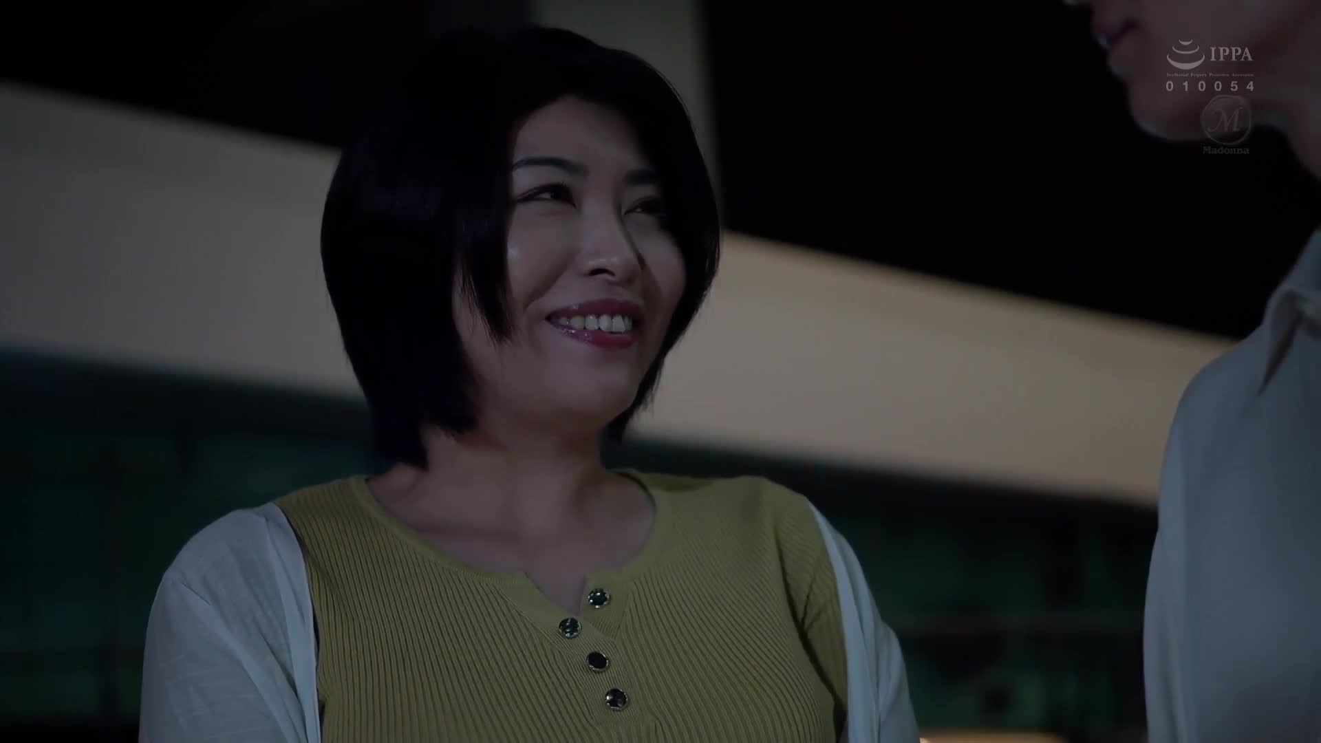 Would you hold hands and walk with an old lady like this? ~A mother who has a relationship with her son&#039;s best friend~ Akai Miki - AV大平台-Chinese Subtitles, Adult Films, AV, China, Online Streaming