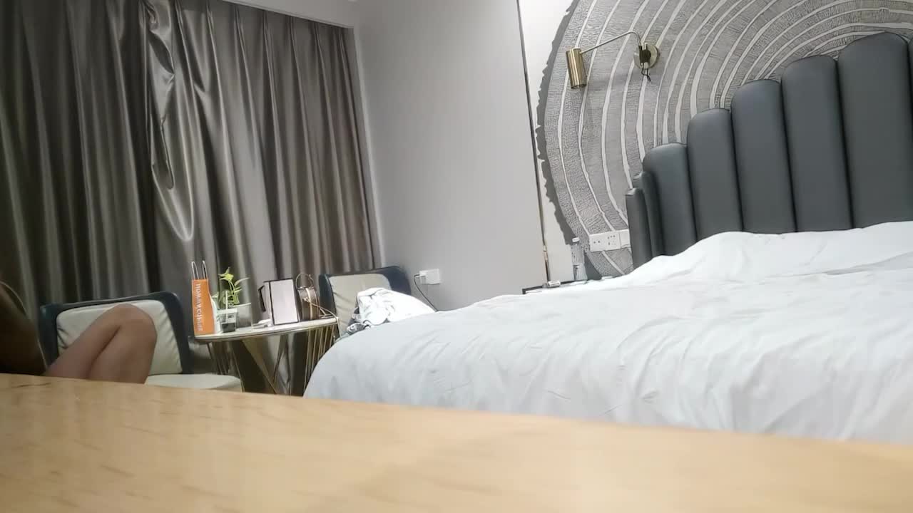 Agang Tanhua made an appointment with a super contrast part-time stewardess, with high-value black silk legs, a queen moaning in a loli voice, and actively shaking her ass when licking her asshole - AV大平台-Chinese Subtitles, Adult Films, AV, China, Online Streaming