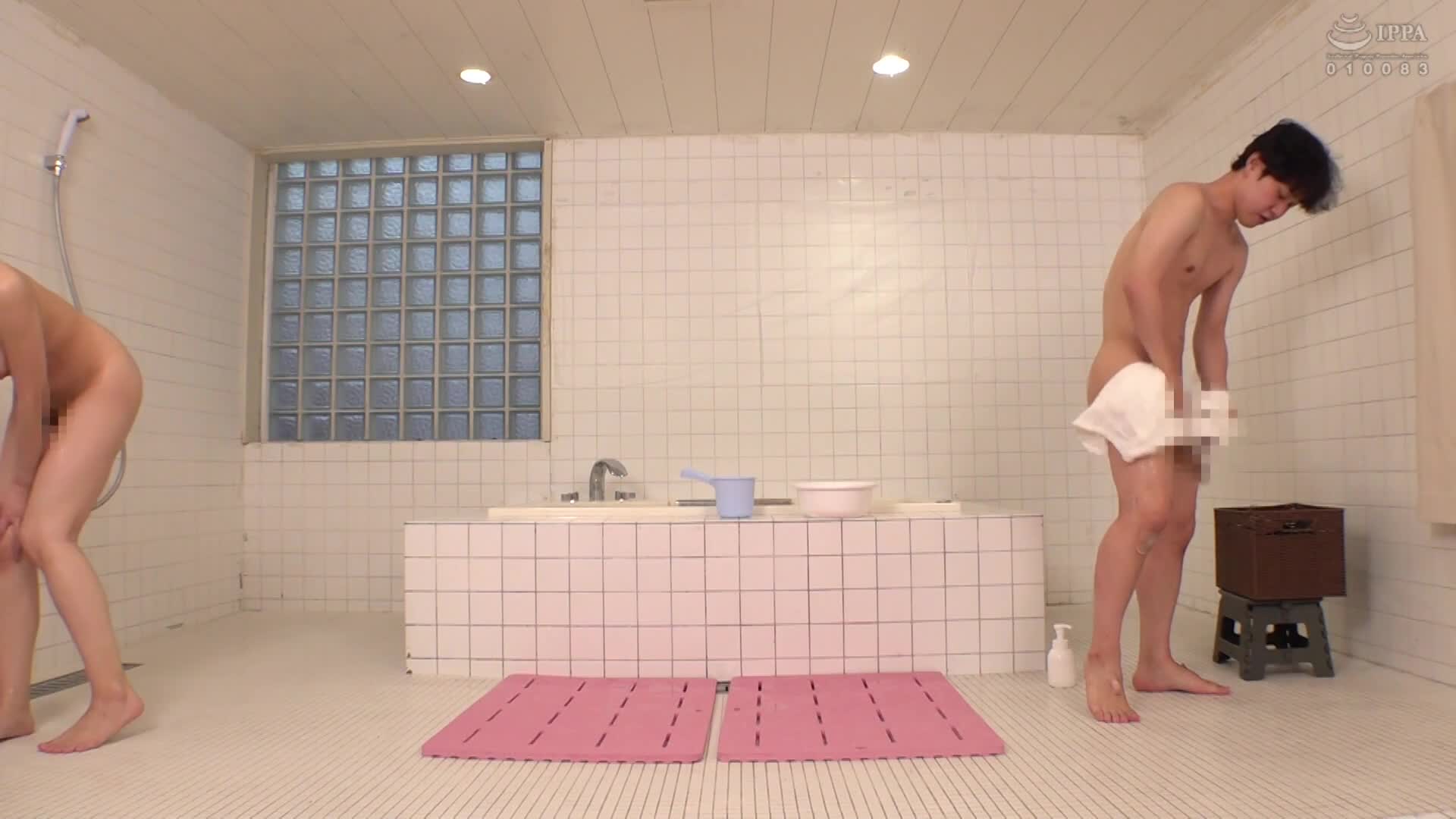 General male and female monitoring AV. Brother and sister challenge fierce tasks in the bathroom! Kind-hearted big-breasted sister! Can you help wash the foreskin of the younger brother&#039;s penis in the virgin state! ? After the sensitive glans is washed with foam, the cute younger brother&#039;s penis is... - AV大平台-Chinese Subtitles, Adult Films, AV, China, Online Streaming