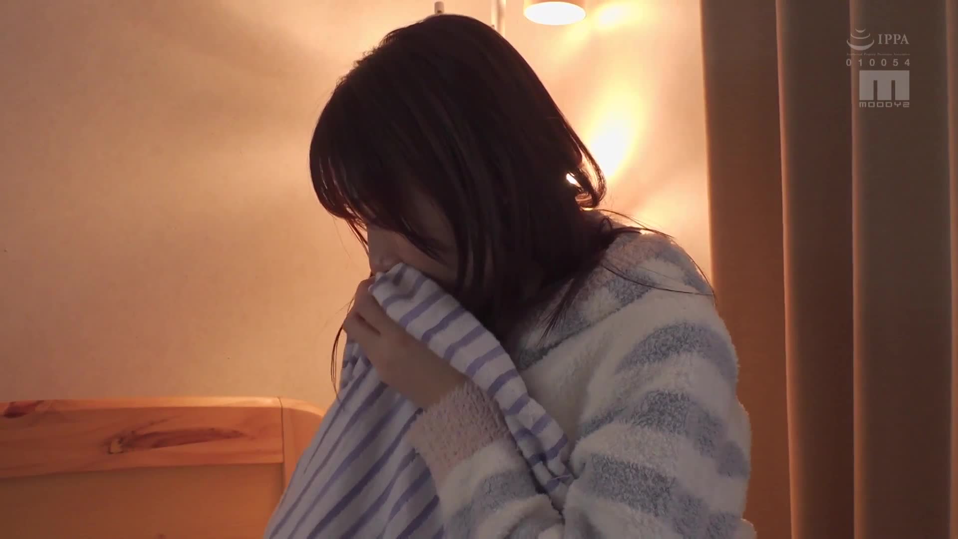 She witnesses a vulgar orgasmic masturbation from a childhood friend who has failed to find a job and becomes a hiki NEET. Can&#039;t hold back on her erotic body... Hanari Akari is addicted to 10 sweaty creampie sex - AV大平台-Chinese Subtitles, Adult Films, AV, China, Online Streaming
