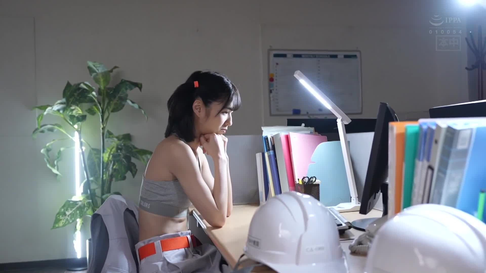 A super-optimistic and tomboyant girl with a slender naked body that can&#039;t do heavy work, and then thrusts hard so hard that she breaks and cums and cums. ● Kuramoto Sumire - AV大平台-Chinese Subtitles, Adult Films, AV, China, Online Streaming