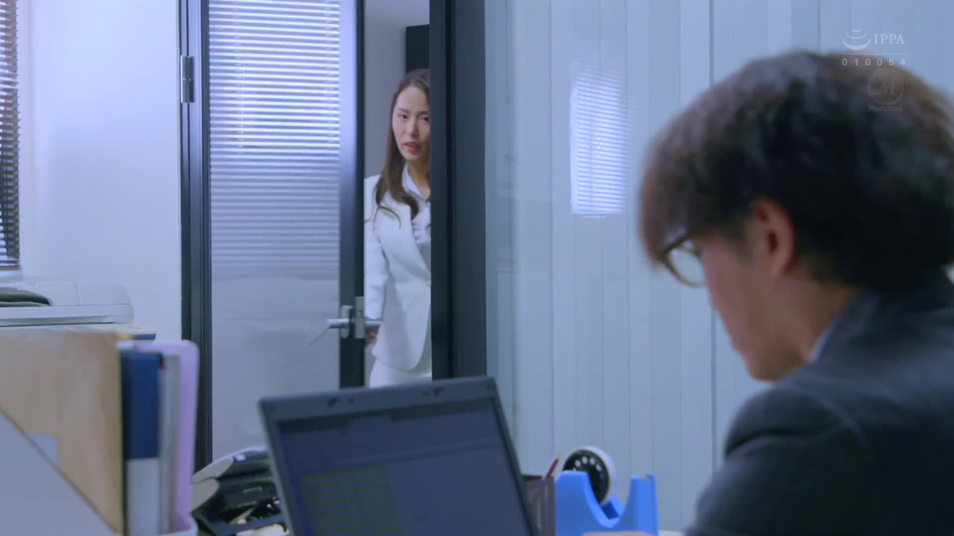 人妻秘书、汗水和接吻充满的社长办公室中出性交。自然美丽又色情的女人。通野未帆 - AV大平台-中文字幕,成人影片,AV,国产,线上看