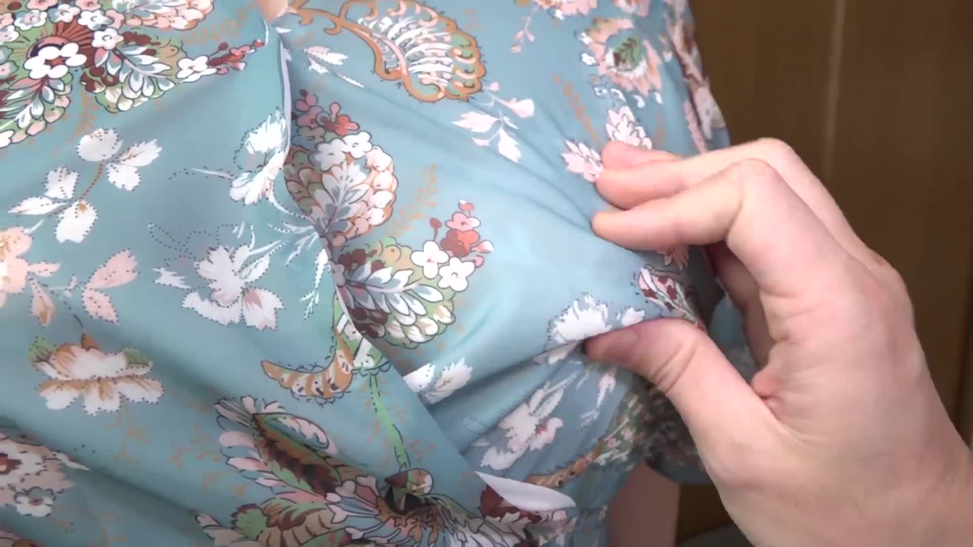 A baby-faced, chubby busty wife with a cute, obscene, long nipples and a cute face. She reaches her forties and has an escalating sexual desire, so she is playing with her husband without telling her. - AV大平台-Chinese Subtitles, Adult Films, AV, China, Online Streaming