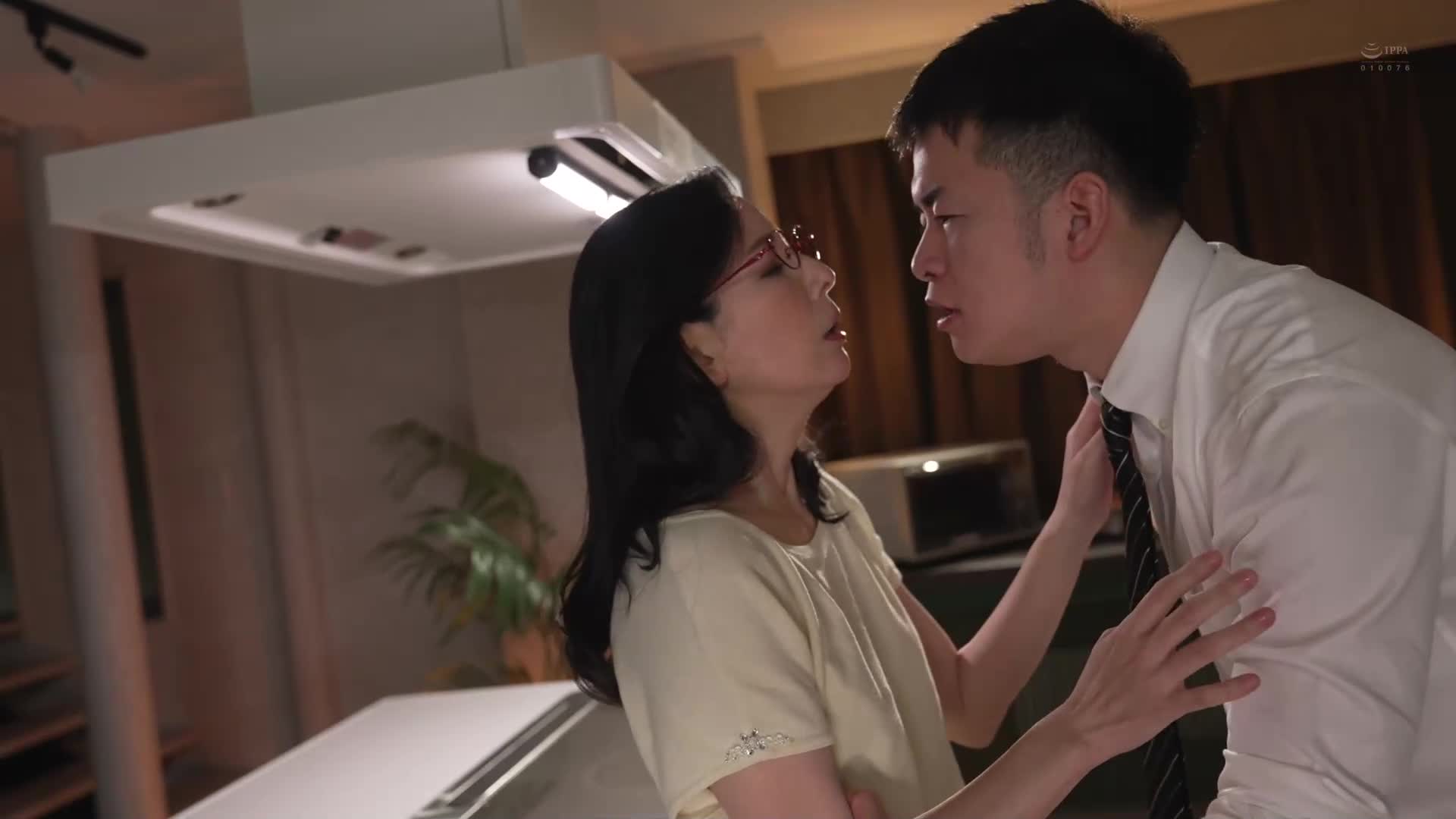 Tsukino Yurine with her admired female boss - AV大平台-Chinese Subtitles, Adult Films, AV, China, Online Streaming