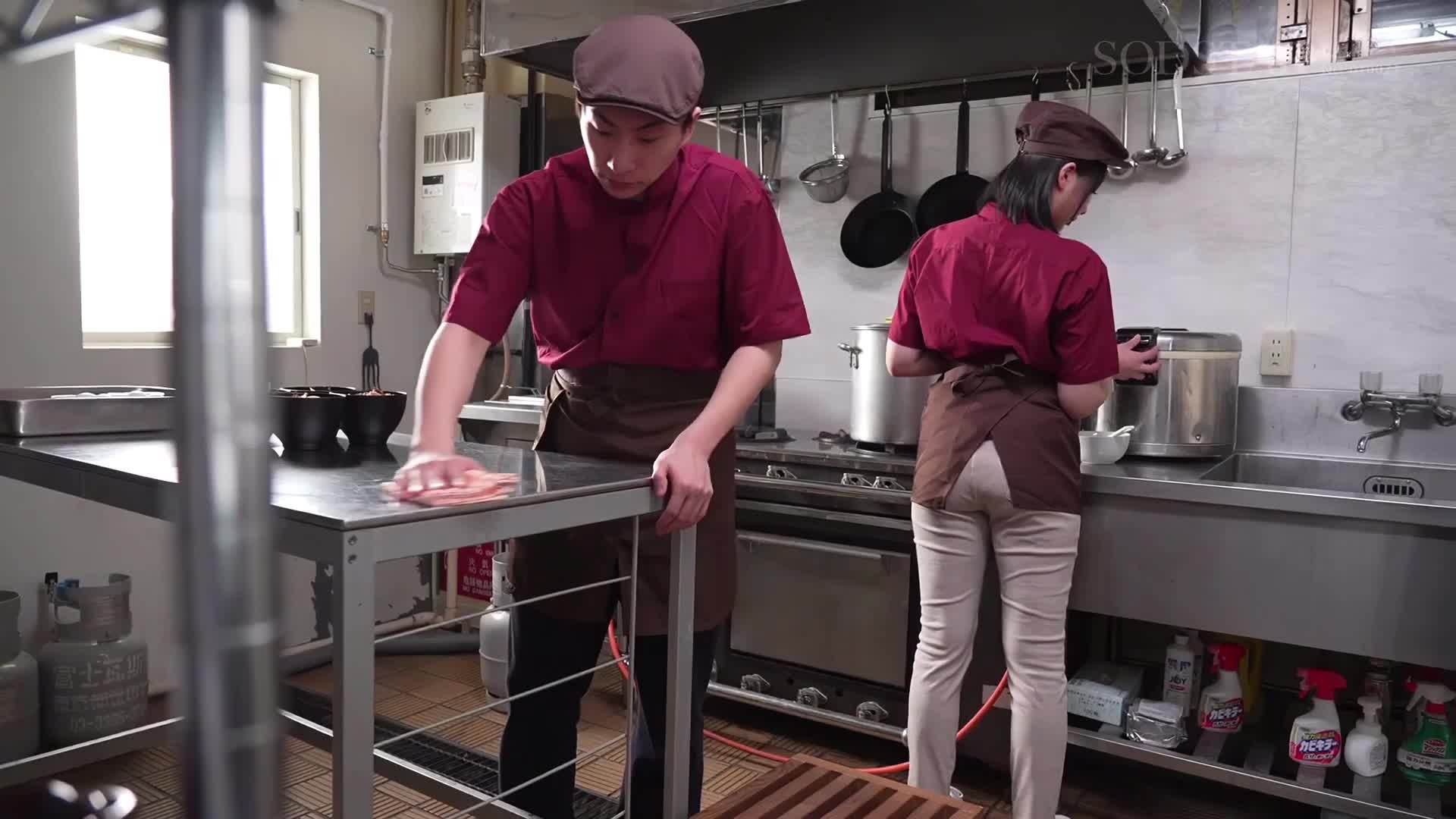 Part-time housewife working at a beef bowl chain with hidden, super erotic body, has a part-time job with a student and has an affair without contraceptives, Natsume Hibiki - AV大平台-Chinese Subtitles, Adult Films, AV, China, Online Streaming