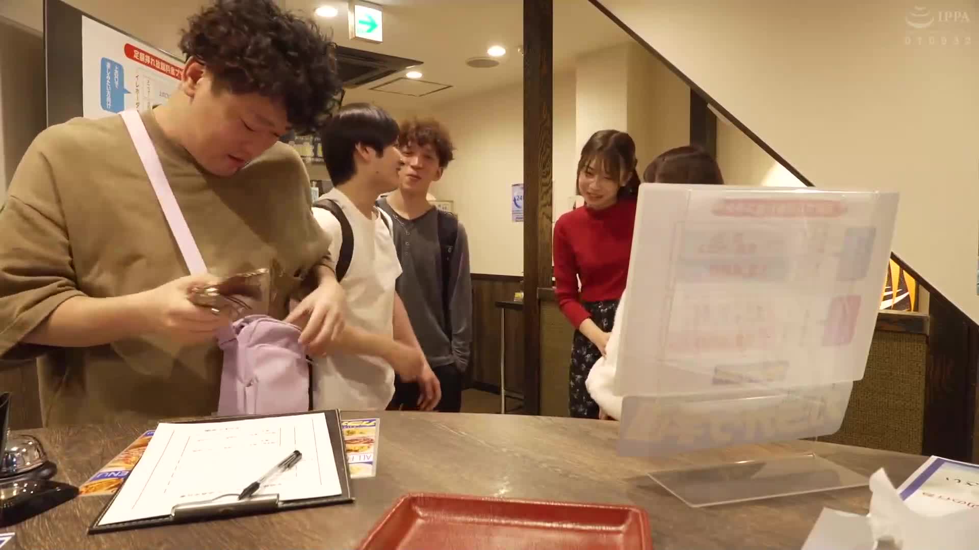You can insert it in as much as you want with anyone! Karaoke edition: Unlimited sing! Unlimited insertion! If you pay a monthly fee in addition to the room fee, the woman inside the store would probably be a customer... - AV大平台-Chinese Subtitles, Adult Films, AV, China, Online Streaming