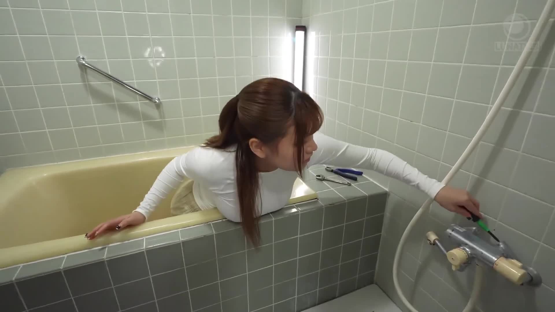 「牛仔系巨乳女子的无意识透视乳挑衅，无法忍耐下立刻揉撵即起，性欲解放全身大汗尽情中出交织」- 佐山由依 - AV大平台-中文字幕,成人影片,AV,国产,线上看