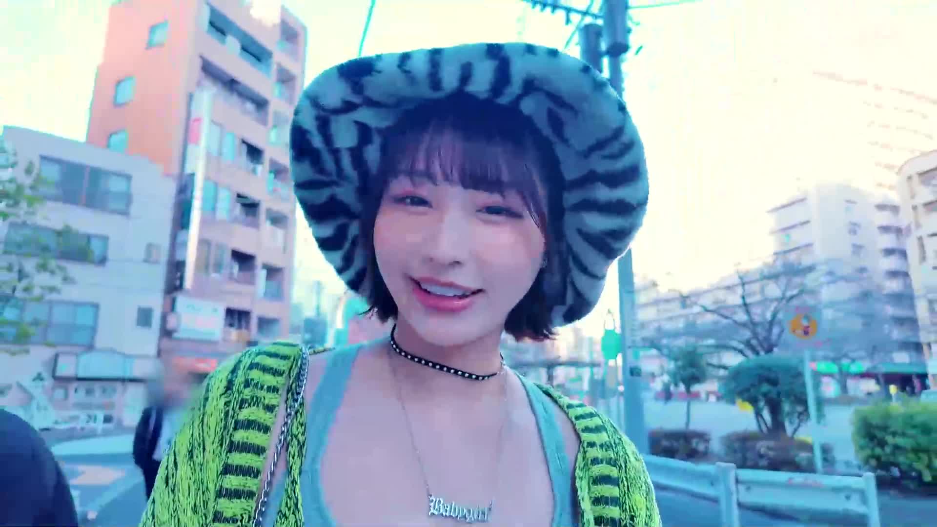 天使般甜美的脸庞下，想像不到的丰满臀部！一位令M男狂喜的残酷痴女紧盯着他的反应，骚动着屁股肉，在钉击骑乘位中挤干他的精液！唯井真寻 - AV大平台-中文字幕,成人影片,AV,国产,线上看
