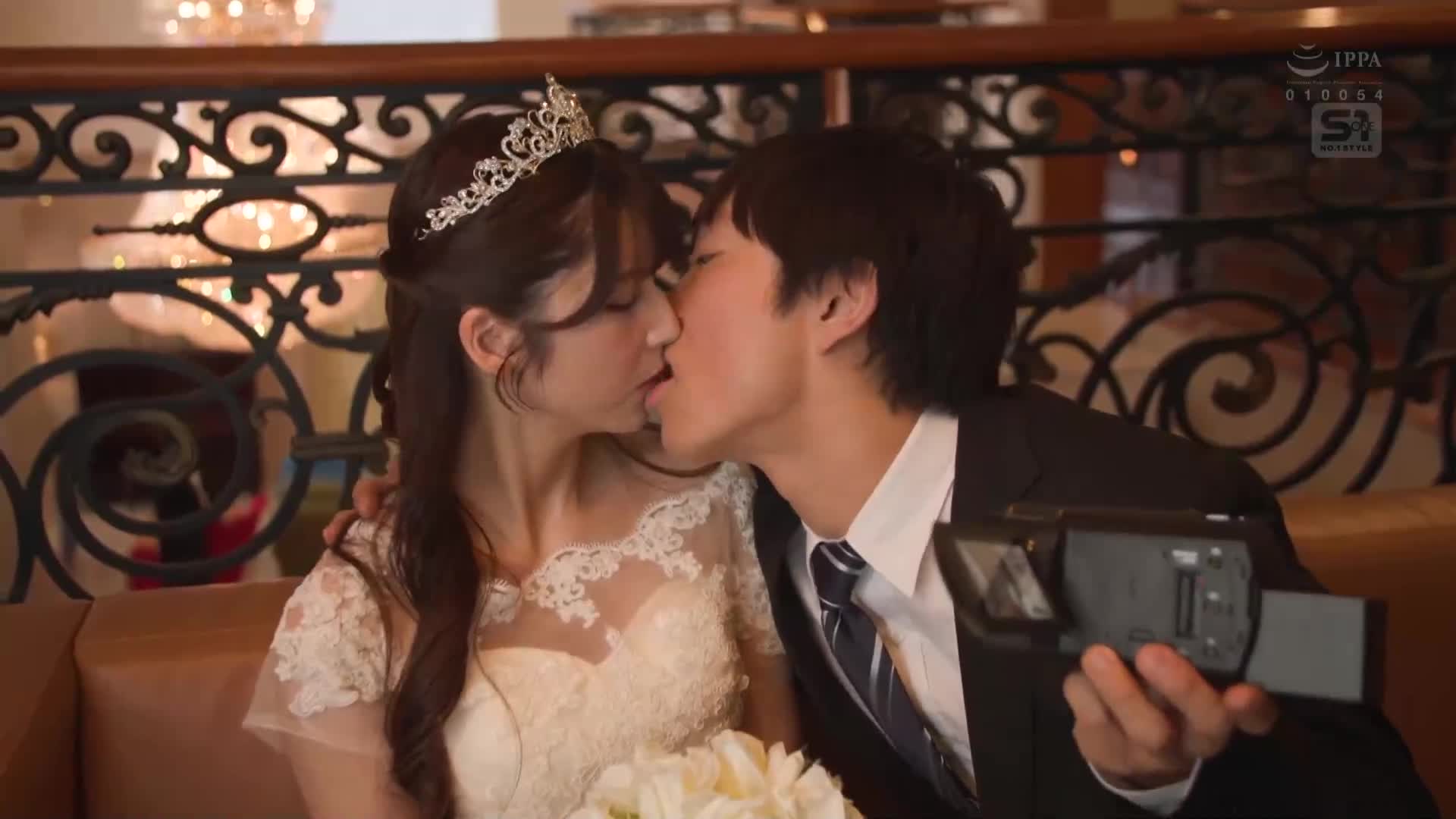 Her pussy gets wet and gets soaked that she is forced to fuck her from a male wedding planner than having a loving sex with the groom as she is about to get married. Nanatsumori Riri - AV大平台-Chinese Subtitles, Adult Films, AV, China, Online Streaming