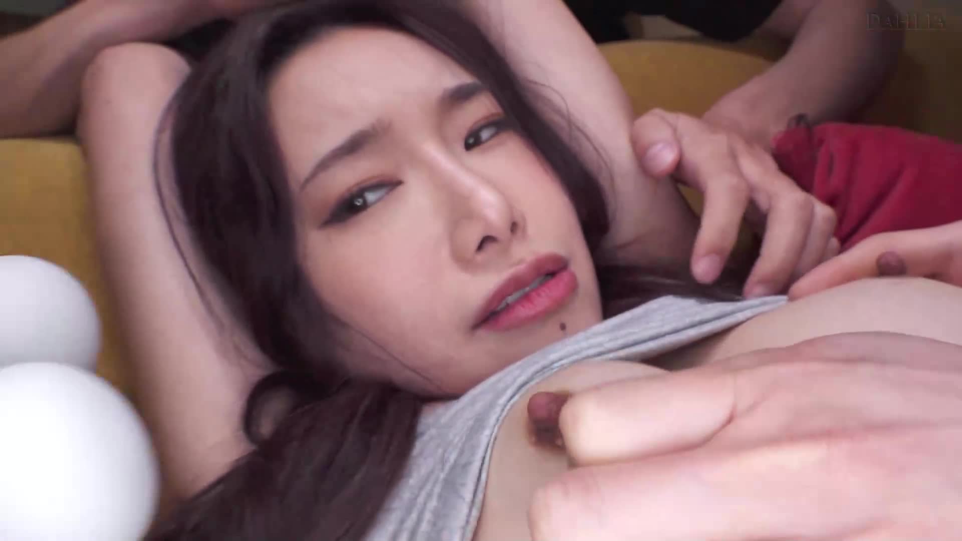 The footage of a revenge of a pure and neat college girl from Minato Ward who got too cocky has been fucked by a Minato Ward gal has been viewed 3 million times. Mitsuha Chiharu - AV大平台-Chinese Subtitles, Adult Films, AV, China, Online Streaming