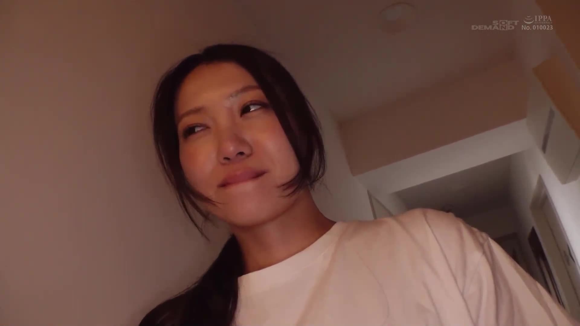 With her natural brightness, the painting school at work is always full of smiles Imamura Yumi, 34 years old Chapter 4 The living room, where she usually relaxes with her husband, reaches orgasm and is covered in squirting! Forbidden home photography in the middle of the day - AV大平台-Chinese Subtitles, Adult Films, AV, China, Online Streaming