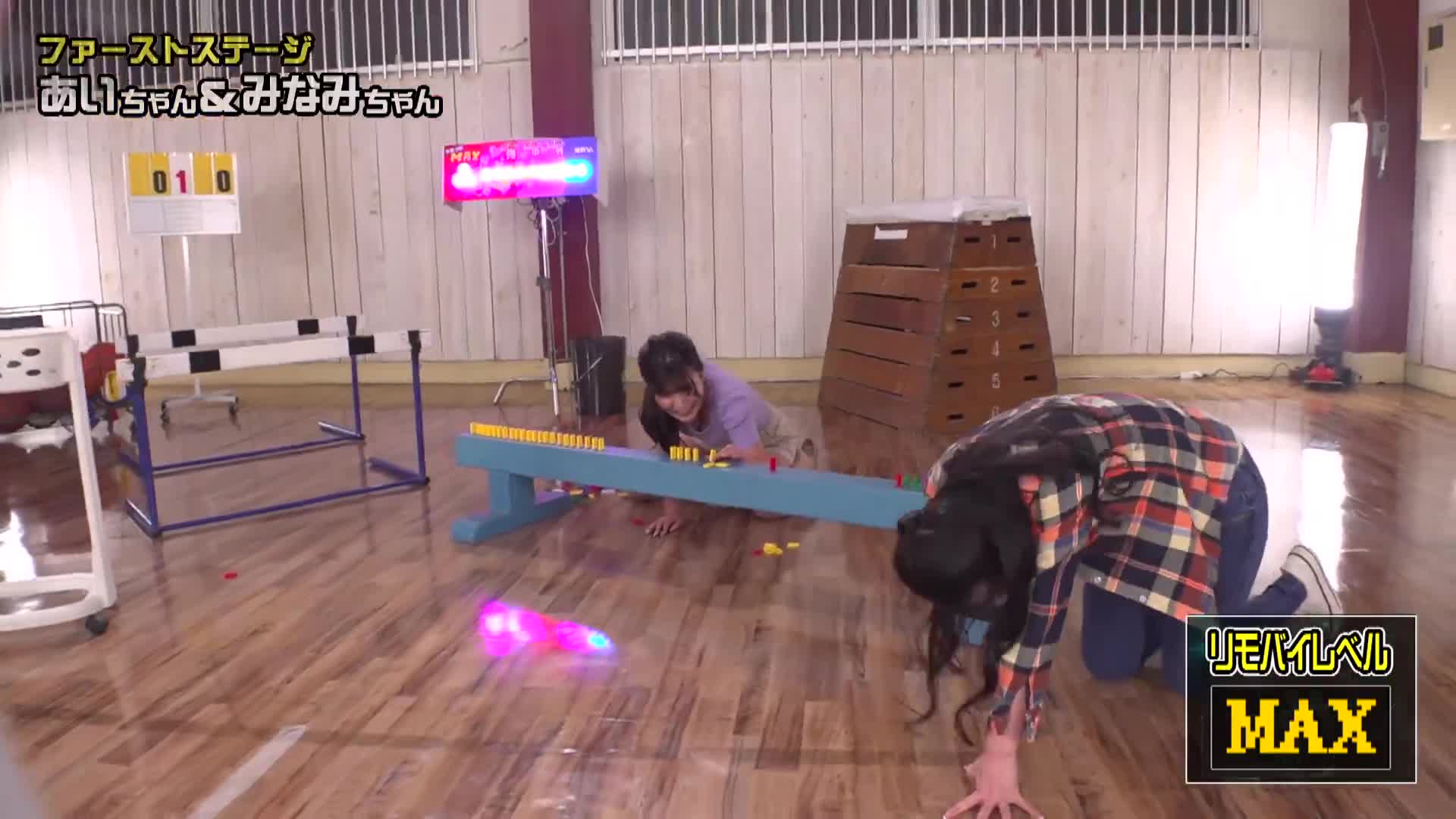 A string of panty shots and mumbling shots! She cums and squirts forbiddenly! A young lady going to the street! Would you like to try Dominoes while inserting a remote porcelain? Female college student edition - AV大平台-Chinese Subtitles, Adult Films, AV, China, Online Streaming