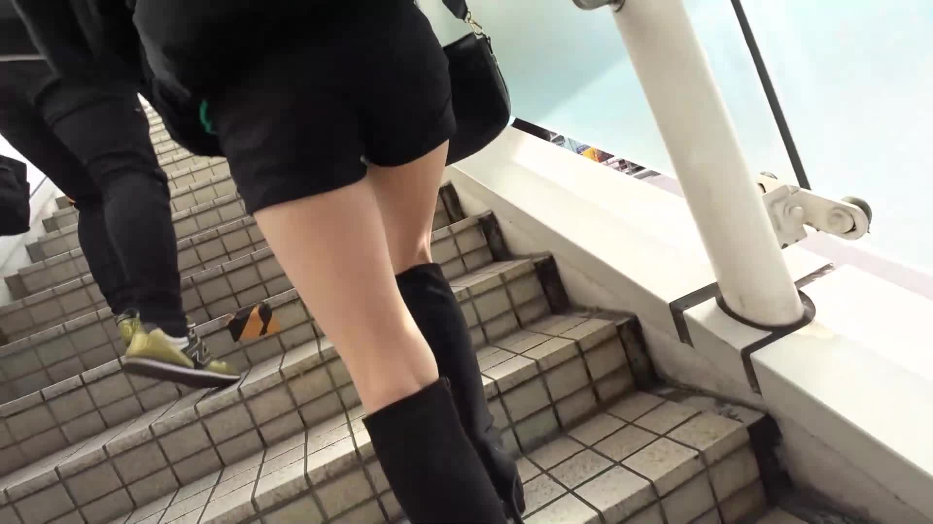 [Longest Tide Splash] Stays tide for 18 seconds! It squirted so much that the &quot;City of the Tide&quot; was completed in the bed...! ? A comedy-loving high school girl with a cute face and loose, hairy pussy is here! ! Long boots x footjob and penis kicking → Defeat ejaculation with a handjob! A quirky leo... - AV大平台-Chinese Subtitles, Adult Films, AV, China, Online Streaming