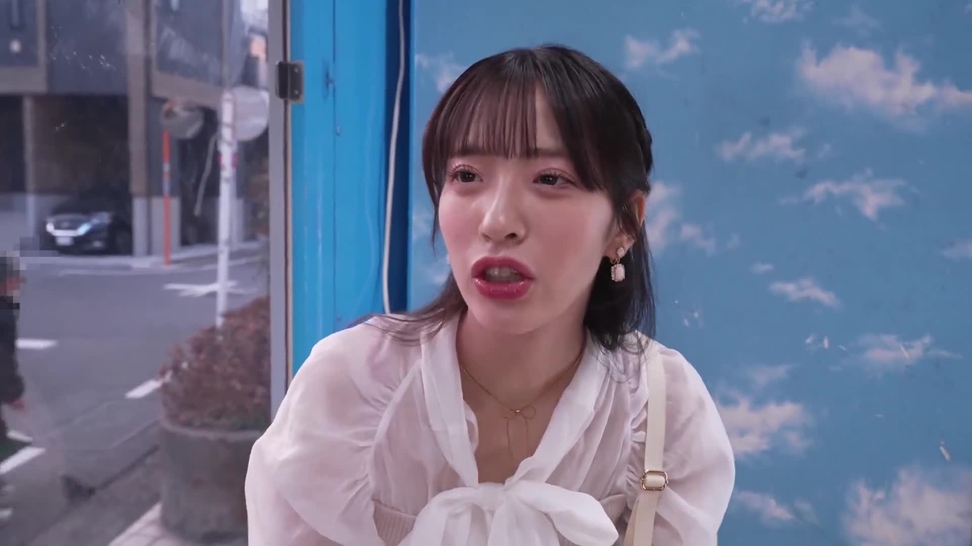 魔术镜号硬派：街上走着的女大学生用高腰的食虫裤保护阴茎！高腰防御队对抗挑战！多次摩擦阴蒂湿润并感到羞耻！松软的阴道被大阴茎立即插入的惩罚游戏！ ！ - AV大平台-中文字幕,成人影片,AV,国产,线上看