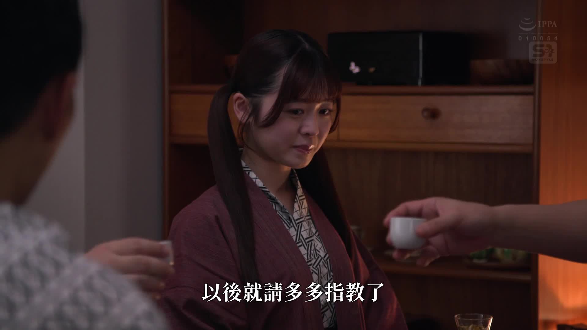 顺便一提，偶像的温泉报告真的是全裸的吗？ ～在地面波绝对无法播放的激进恶作剧枕头业务拍摄～ 樱乃莉乃 - AV大平台-中文字幕,成人影片,AV,国产,线上看