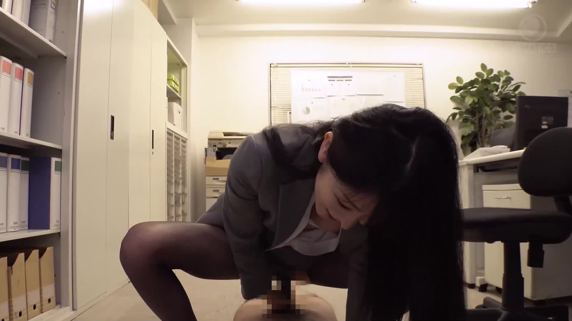[VIP会员点播]比起她的口交更舒服吧？ &quot;在加班时，在办公室里和美丽的已婚女上司挑逗下无法忍耐的成熟吸吮技术，射精后还是持续被深深吞咽13次。 森日向子 - AV大平台-中文字幕,成人影片,AV,国产,线上看
