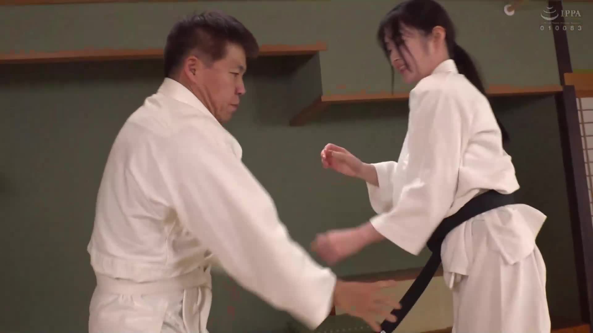 一般男女监控AV 格斗技女大生对抗性骚扰强奸魔［柔道/少林寺拳法/剑道］赢了就有100万日圆！输了就立刻肏穴中出！面对无规则的性骚扰攻击！火爆激烈的三番真剑对决！ - AV大平台-中文字幕,成人影片,AV,国产,线上看