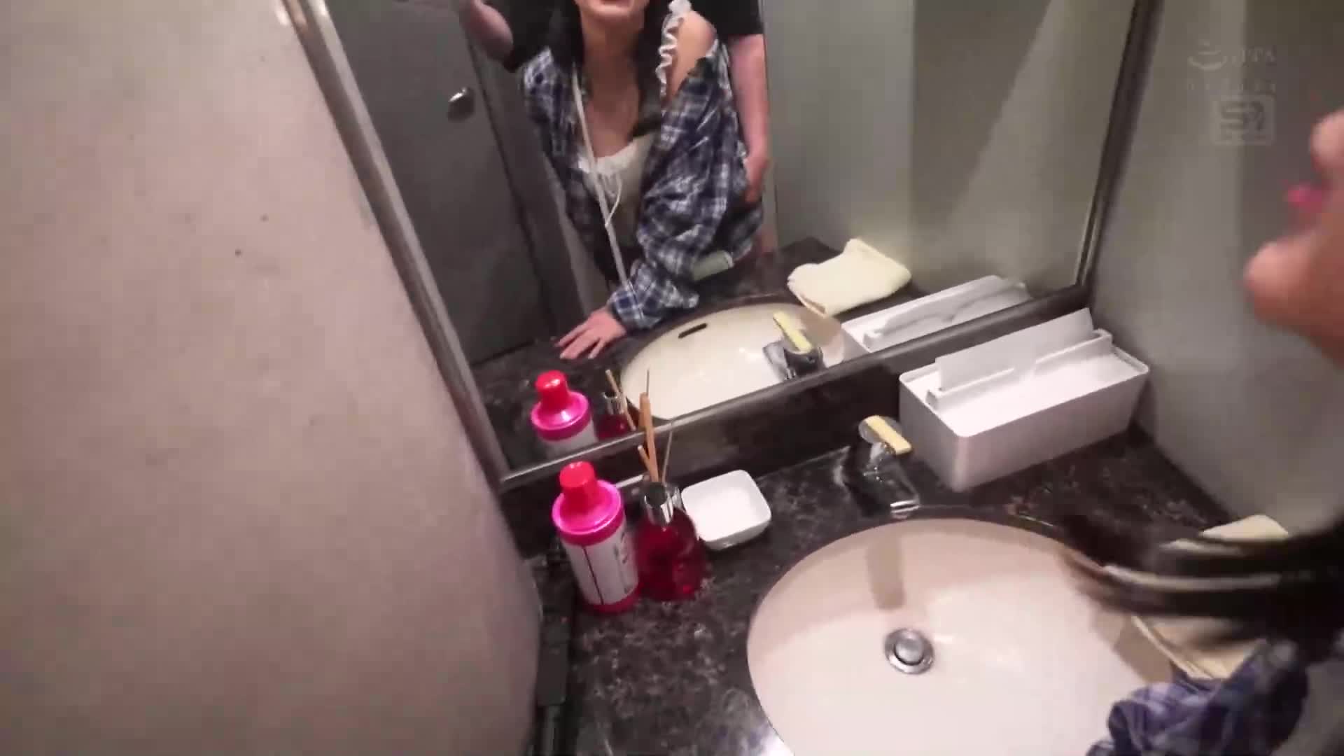 这里做这个？暗藏的变态性感觉真刺激！完全密切追踪私人生活！随时随地突然直接进入大高潮！前所未闻的惊喜AV纪录片。浅野心 - AV大平台-中文字幕,成人影片,AV,国产,线上看