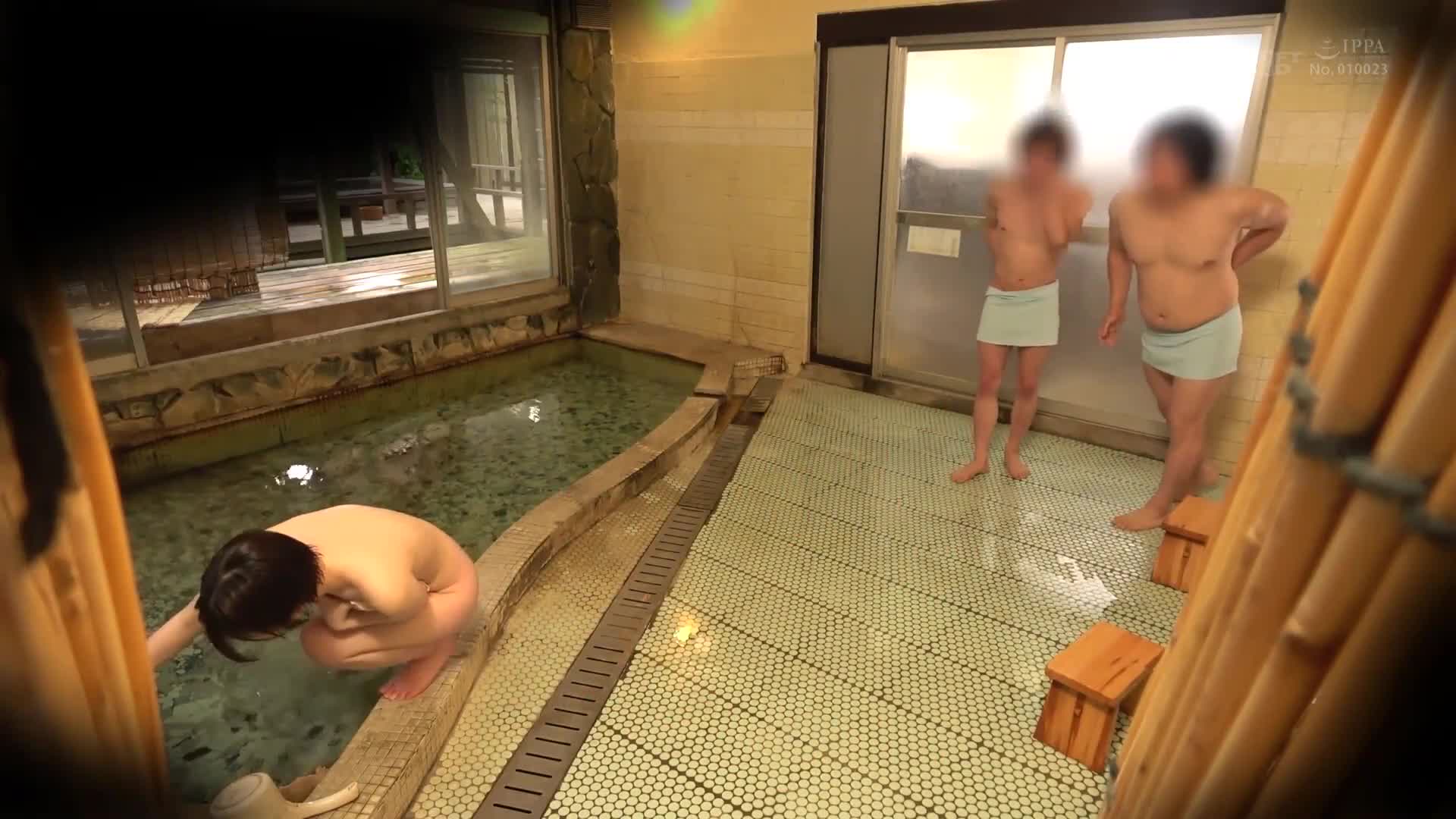 在那須塩原溫泉鄉發現的女子旅女兒們，單穿一條毛巾一起進男湯如何？61種名湯的熱湯滲入幼嫩肌膚，令精液不由自主地飛出，連續暴射，大受歡迎的特別版《口中投擲陽具》挑戰有7位參與者。 - AV大平台 - 中文字幕，成人影片，AV，國產，線上看