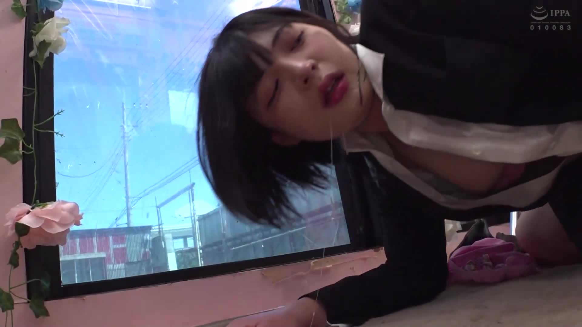 一般男女监控AV×魔术镜便合作企划，针对寻求大型企业内定的求职女大学生进行口交面试！在质疑回答中，因大量口内射精而无法说话，精液四处流出！在激烈的面试中，将巨大阴茎插入激动的JD阴道，进行精液满溢的性爱！所有人都内射... - AV大平台-中文字幕,成人影片,AV,国产,线上看