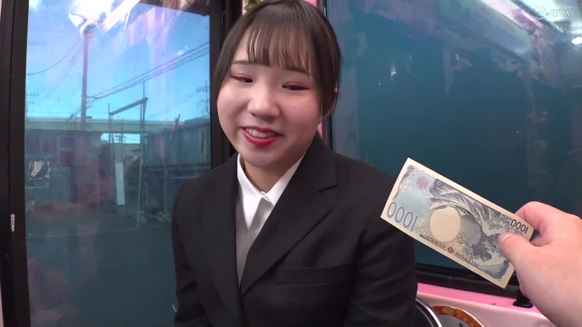 一般男女监控AV×魔术镜便合作企划，针对寻求大型企业内定的求职女大学生进行口交面试！在质疑回答中，因大量口内射精而无法说话，精液四处流出！在激烈的面试中，将巨大阴茎插入激动的JD阴道，进行精液满溢的性爱！所有人都内射... - AV大平台-中文字幕,成人影片,AV,国产,线上看