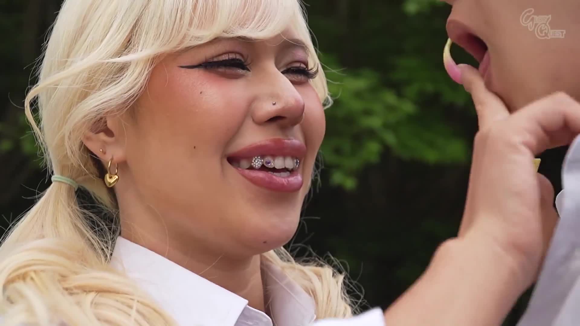 變成淫蕩黑皮膚妹子，回到鄉下被豐滿巨臀痴女幹爆直到夏天結束！瀨那瑠美奈 - AV大平台 - 中文字幕，成人影片，AV，國產，線上看