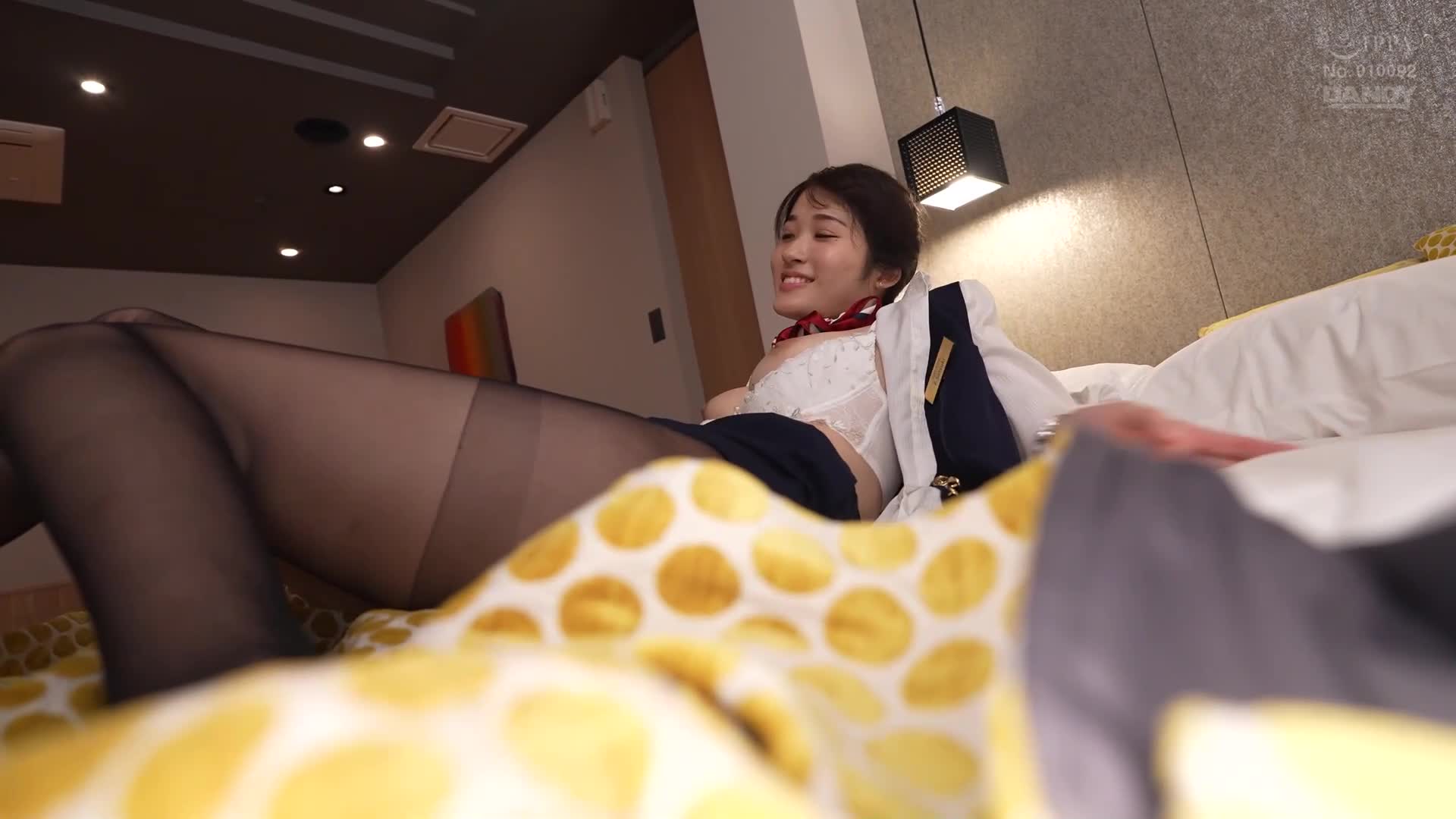 秘密地邀請了我們惡劣服務的美麗空姐到酒店，結果發現她是個一直追求性愛的淫蕩女人VOL.6。 - AV大平台 - 中文字幕，成人影片，AV，國產，線上看