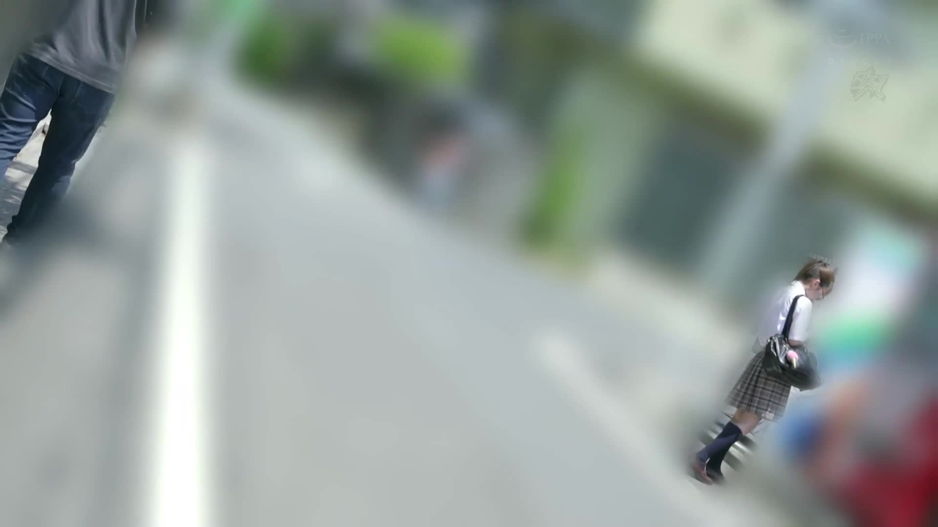 癡漢豚的遙控訓練讓她慾火焚身，在戶外給她一個深吻，不顧一切地膝蓋發抖像小鹿一樣高潮，主動要求內射墮落性交的。天羽梨梨花 - AV大平台 - 中文字幕，成人影片，AV，國產，線上看