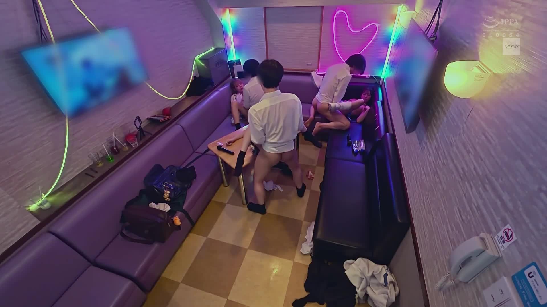 KTV包廂裏超拽美少女三人組被激怒店員下藥迷翻硬上全記錄 美澄玲衣 小野寺舞 - AV大平台 - 中文字幕，成人影片，AV，國產，線上看