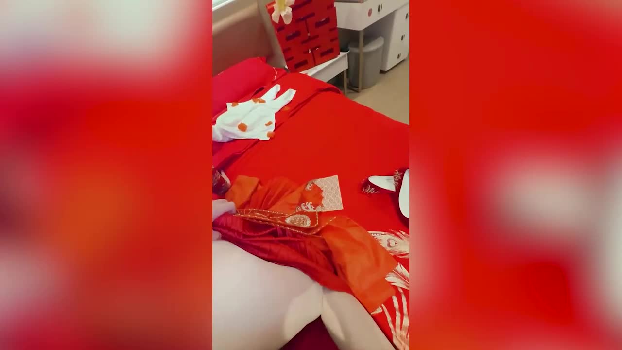 My older sister who can squirt water. My older sister called me to her side on the eve of her wedding and said, &quot;Tonight is the last time I&#039;ll give it to you. If you want to fuck me again, I&#039;ll cheat on you.&quot; - AV大平台-Chinese Subtitles, Adult Films, AV, China, Online Streaming