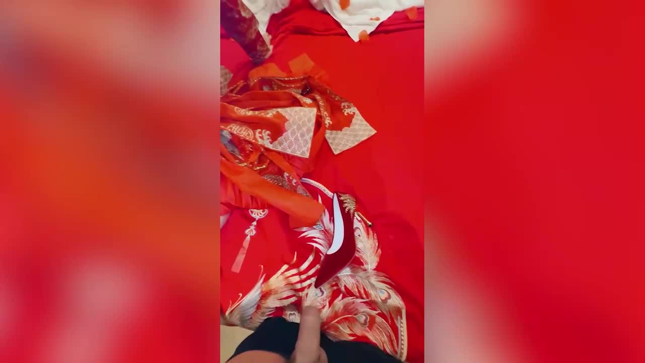 My older sister who can squirt water. My older sister called me to her side on the eve of her wedding and said, &quot;Tonight is the last time I&#039;ll give it to you. If you want to fuck me again, I&#039;ll cheat on you.&quot; - AV大平台-Chinese Subtitles, Adult Films, AV, China, Online Streaming