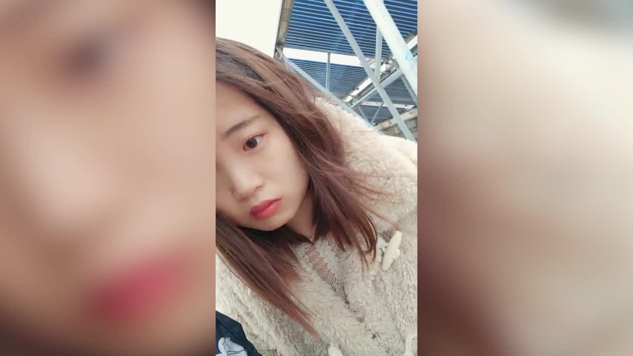 潮州戶外嫖妓達人小哥搭訕個很嫩的站街妹上樓頂冒著大風啪啪 - AV大平台 - 中文字幕，成人影片，AV，國產，線上看