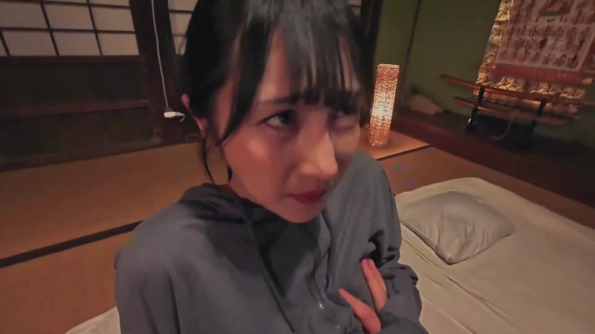 While interviewing a young couple who moved to the countryside, a leaked video of him having sex with his wife. - AV大平台-Chinese Subtitles, Adult Films, AV, China, Online Streaming