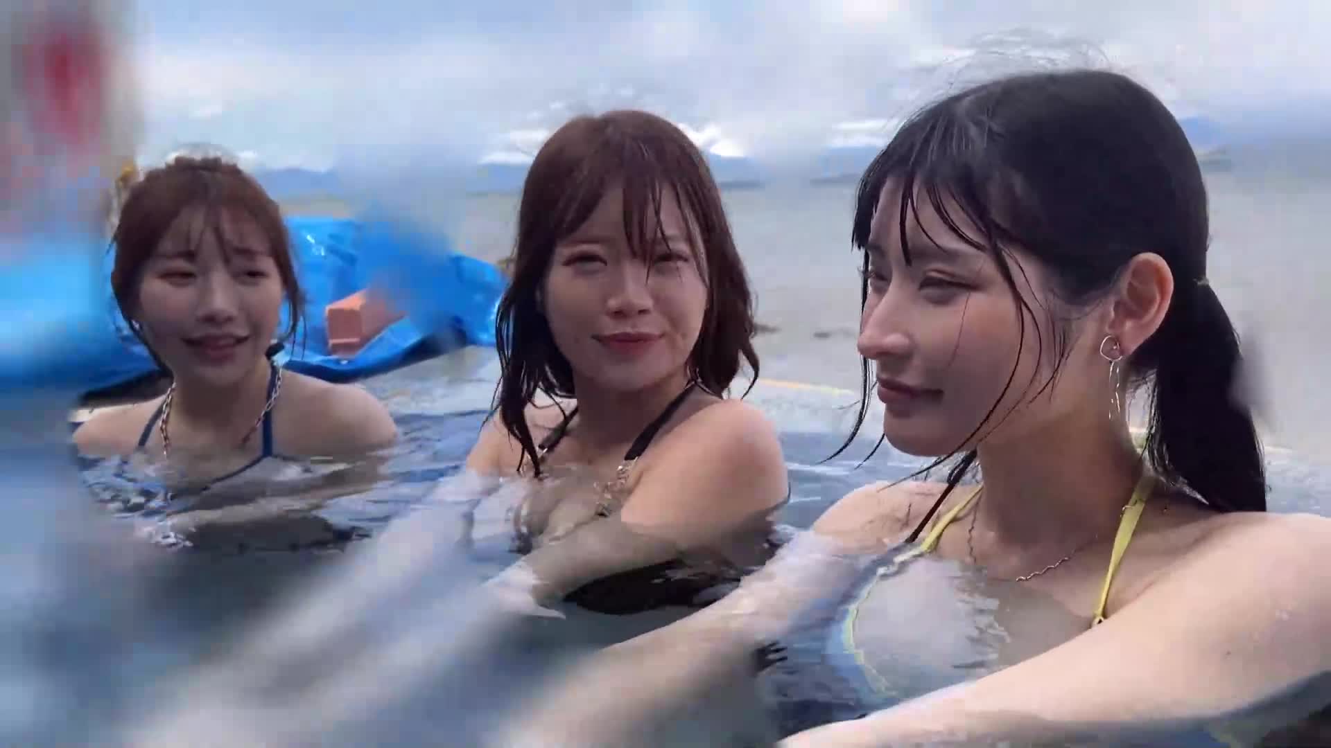 美好巨乳景色的雙人組和五人亂交...！？動漫聲美女＆美麗女孩在熱鬧的氛圍中舔三根雞巴...連私密處也變得放鬆，舉辦性愛派對w，快樂地享受著淫蕩射精！夏日太過爽快了！！【＃CLOVER×游泳池×搭訕 ＃@櫻/@莉奧】 - AV大平台 - 中文字幕，成人影片，AV，國產，線上看