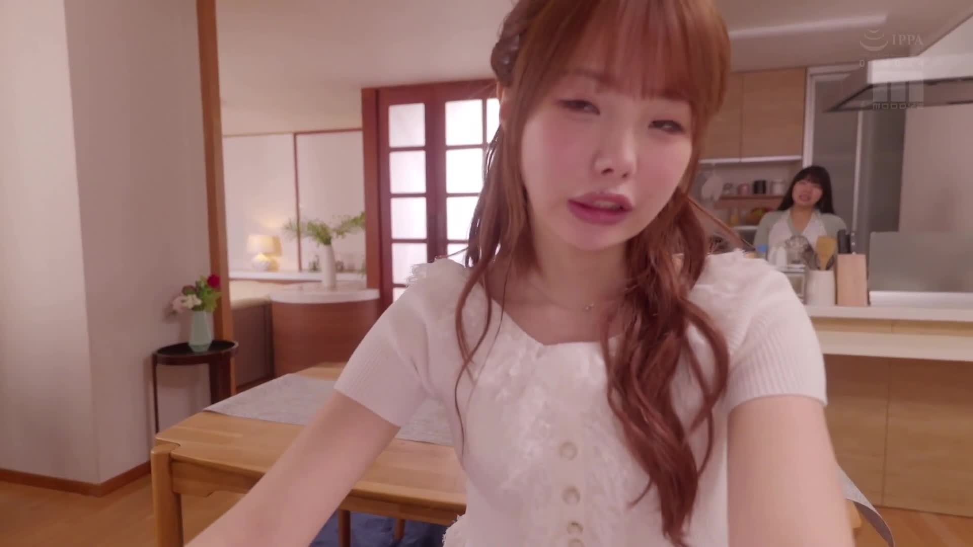 她就在旁邊卻…！不停抽插近距離貼身中出浪濕潮吹交換騎乘位的一茶持續射出15次的我 松本一香 - AV大平台 - 中文字幕，成人影片，AV，國產，線上看