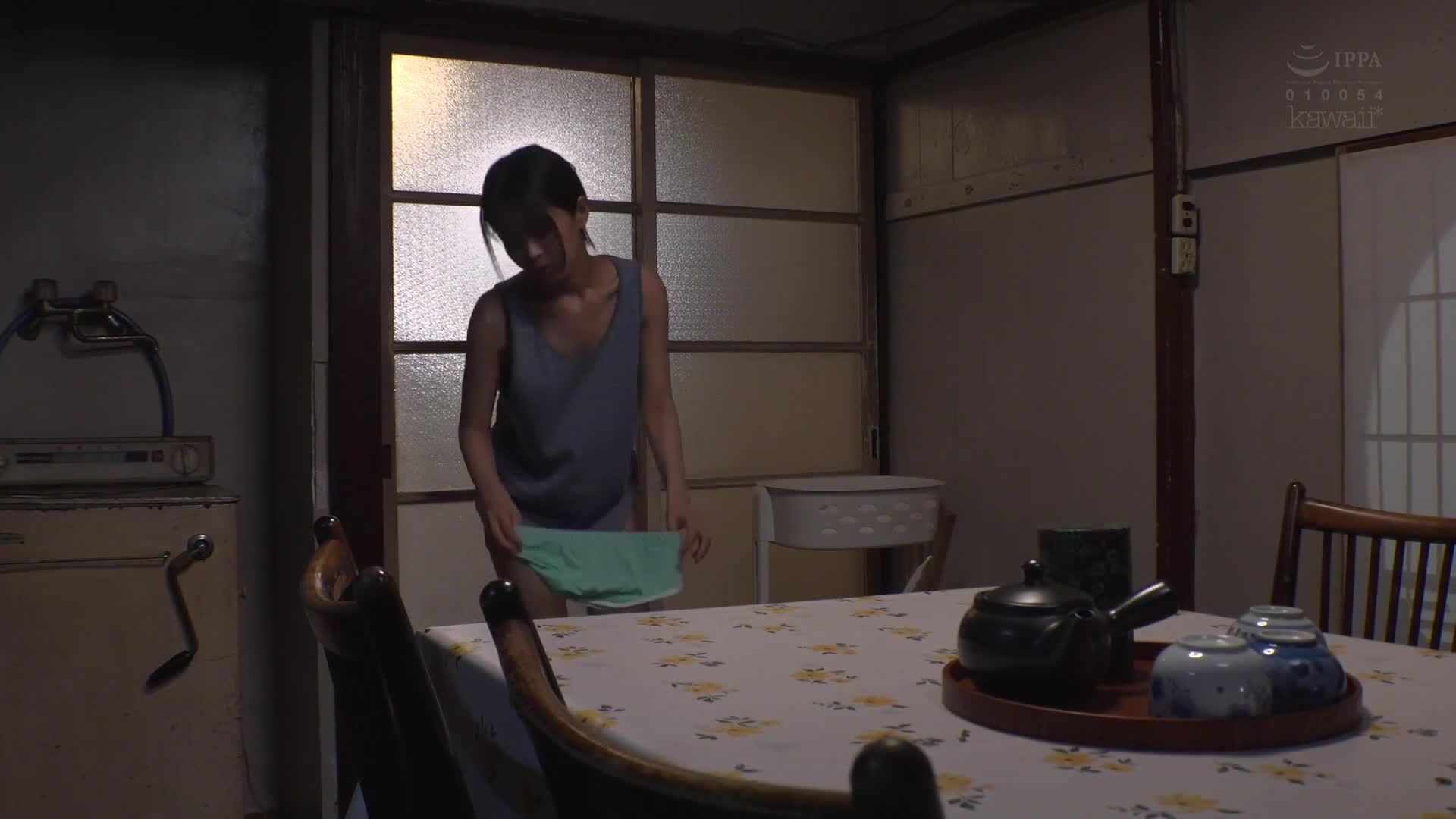 在繁忙的都市感到疲倦的美少女逃到了鄉下，被村裡的老頭們疼愛並洗腦，最後被包圍著...奇怪的村落11P大亂交 日向夏 - AV大平台 - 中文字幕，成人影片，AV，國產，線上看