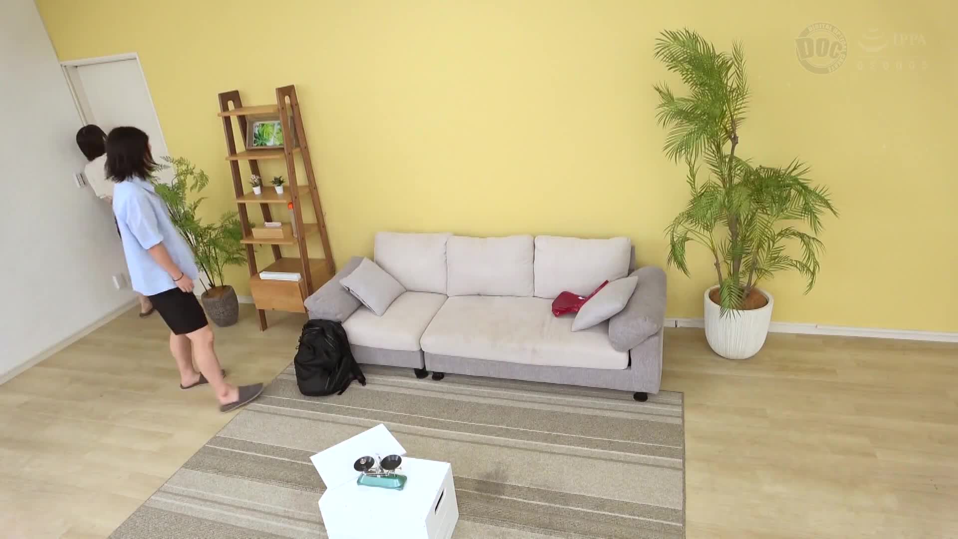 【只是親吻…】兩個朋友只是親吻，試圖讓彼此分泌唾液，但氣氛逐漸變得曖昧起來…不知不覺中，他們第一次發生了裸體性愛，而且發展成一場超級色情的性愛，最後還射在了對方身上！ 【瑪娜】 - AV大平台 - 中文字幕，成人影片，AV，國產，線上看