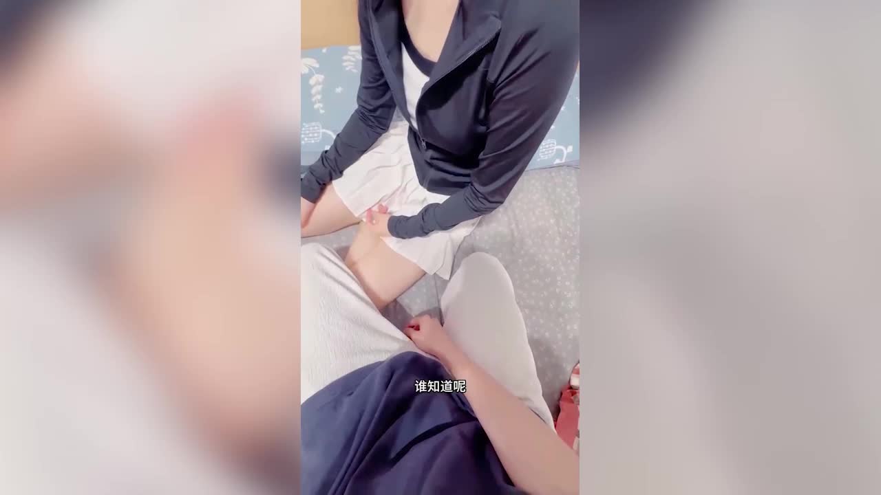 《意淫自己妹妹》爸媽在廚房客廳讓妹妹口爆吞精趁其不備插射到陰道深處嫩穴裝不下精液都溢出來了 - AV大平台 - 中文字幕，成人影片，AV，國產，線上看