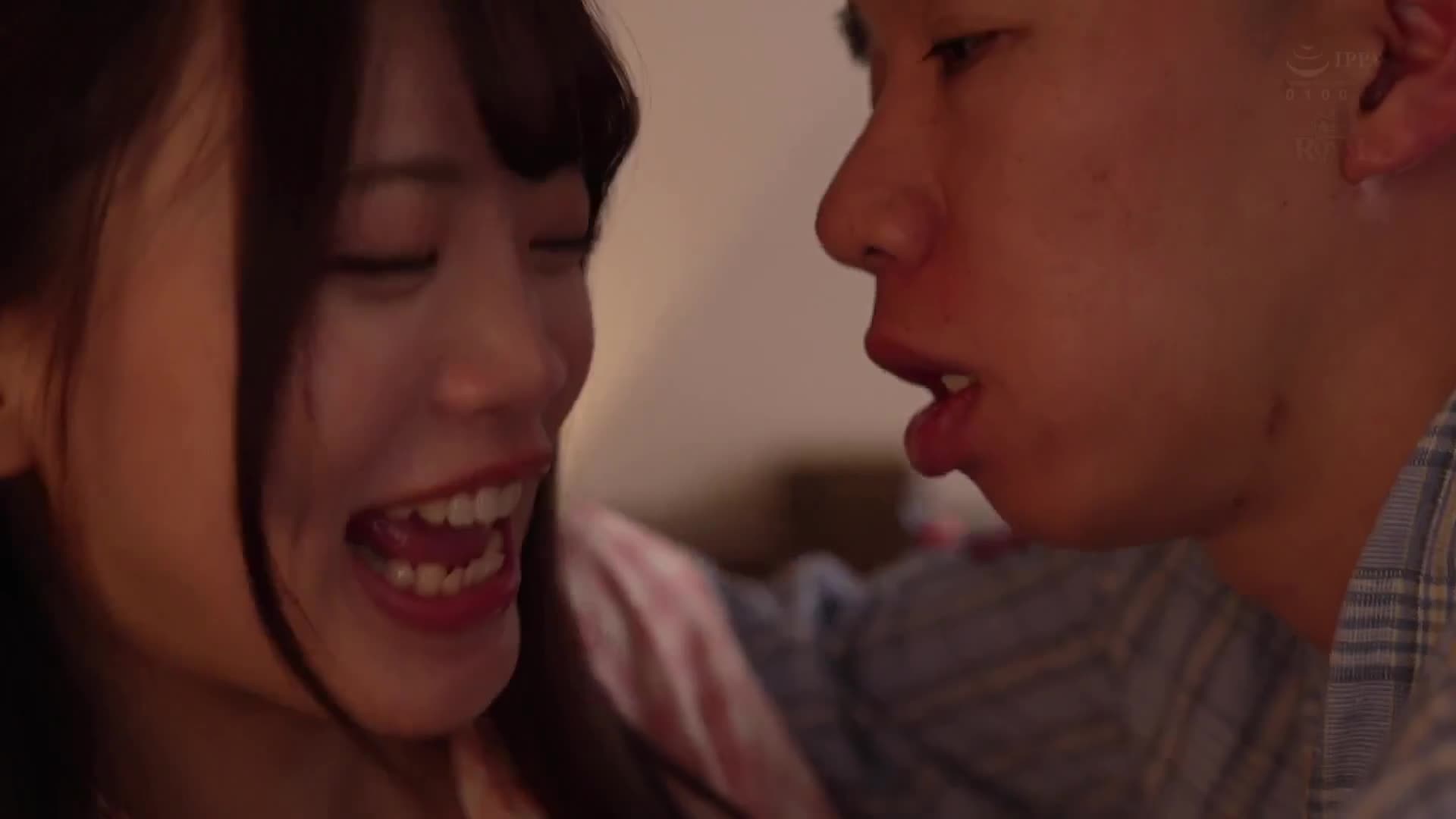 我會給你舔陽具，所以假裝我的戀人吧！為了讓囉嗦要我趕快結婚的父母安心，我成為了超可愛的同期女同事的一日男友-椎名七海 - AV大平台 - 中文字幕，成人影片，AV，國產，線上看