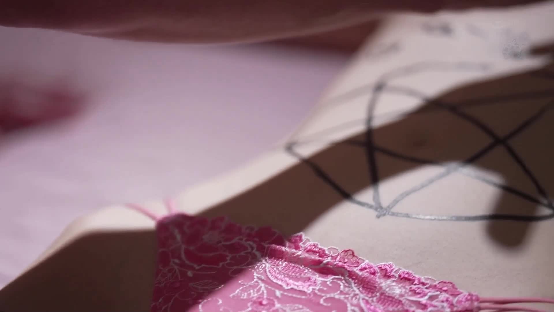 [AI解碼版]人格交換！ ？ 垃圾上司附身在我的身體上。為了恢復原狀…！我放棄清純變成了傻瓜淫娃，進行了一次又一次的襠壁射精性愛。五日市芽依 - AV大平台 - 中文字幕，成人影片，AV，國產，線上看