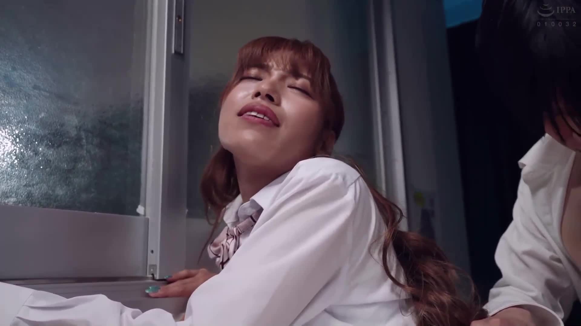 一群思春期的學生將深夜的教室當作情侶旅館，進行偷拍！沒有地方發生性行為的思春期學生們在深夜的教室暗地裡進行性行為。這個情況不斷擴散，甚至連老師也受牽連... - AV大平台 - 中文字幕，成人影片，AV，國產，線上看