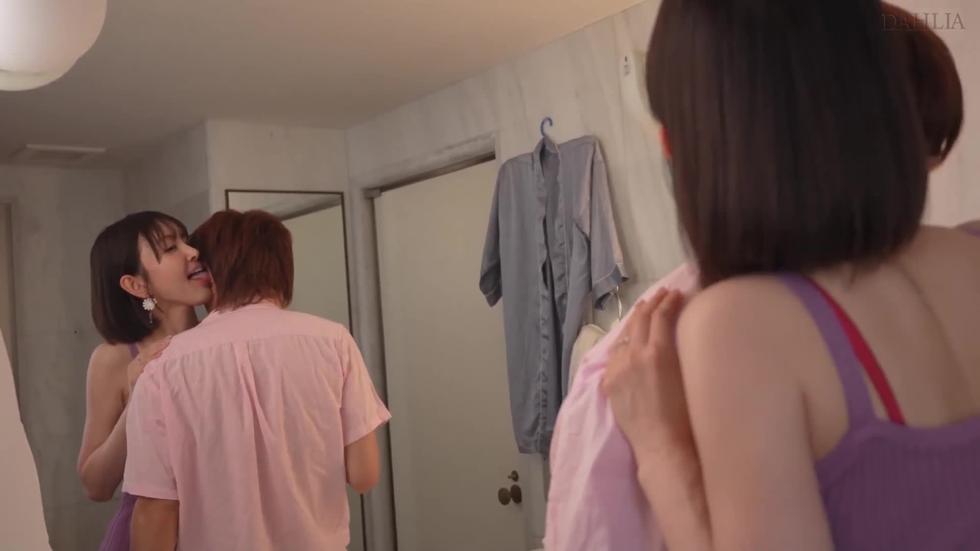 妻的好朋友在夜間泳池逆NTR，當她脫下衣服露出模特兒般的比基尼身材時興奮並且勃起被發現…無法抗拒微笑誘惑多次外遇內射。-角奈保 - AV大平台 - 中文字幕，成人影片，AV，國產，線上看