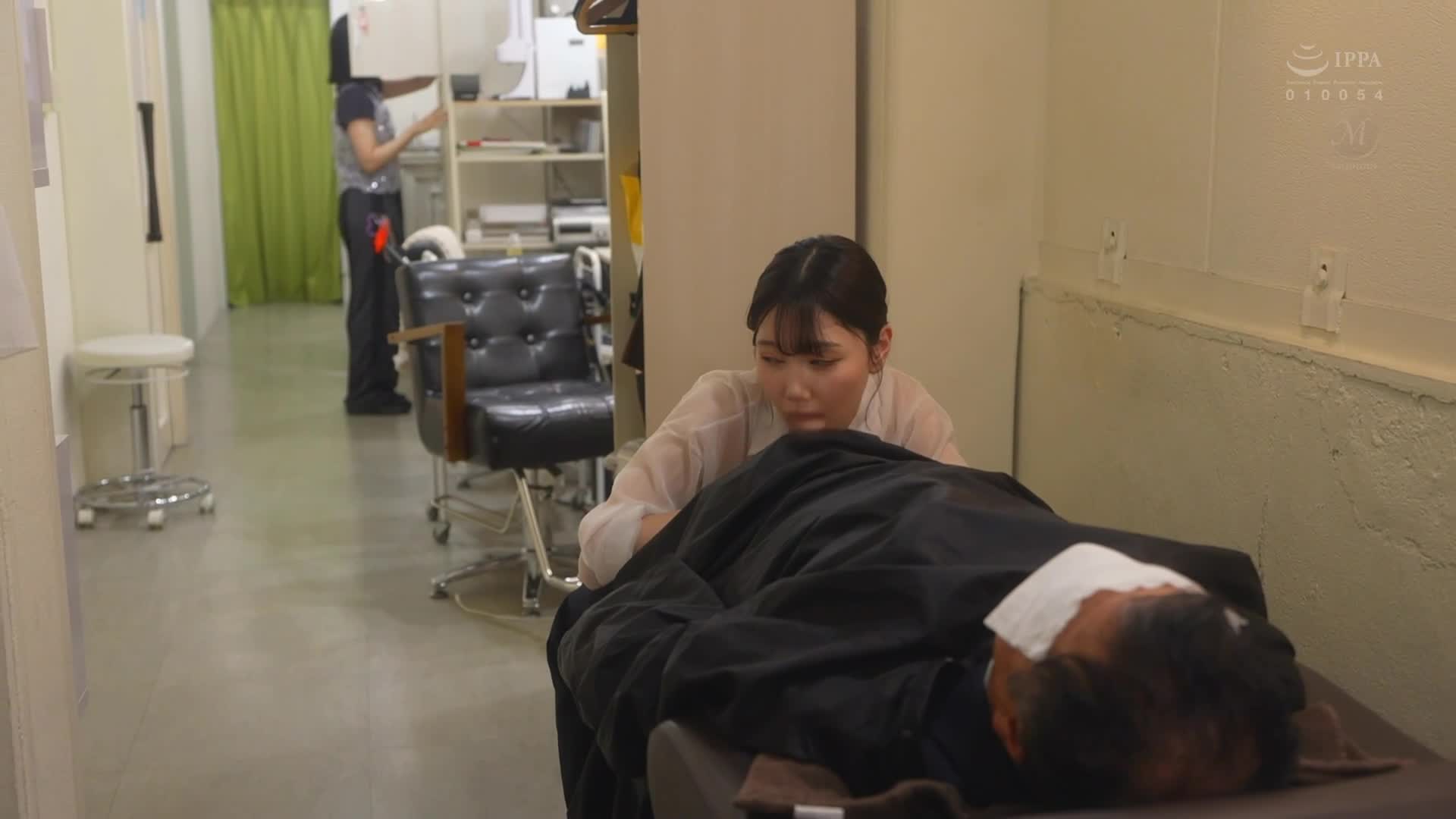 [AI解碼版]「絕對不能，絕對不能大聲說出來哦？」 美容相關的業務，我和經理芽衣在某天突然拉近距離。不管是關店後還是營業中…陷入濃密的雙重不倫之中。 沙月芽衣 - AV大平台 - 中文字幕，成人影片，AV，國產，線上看