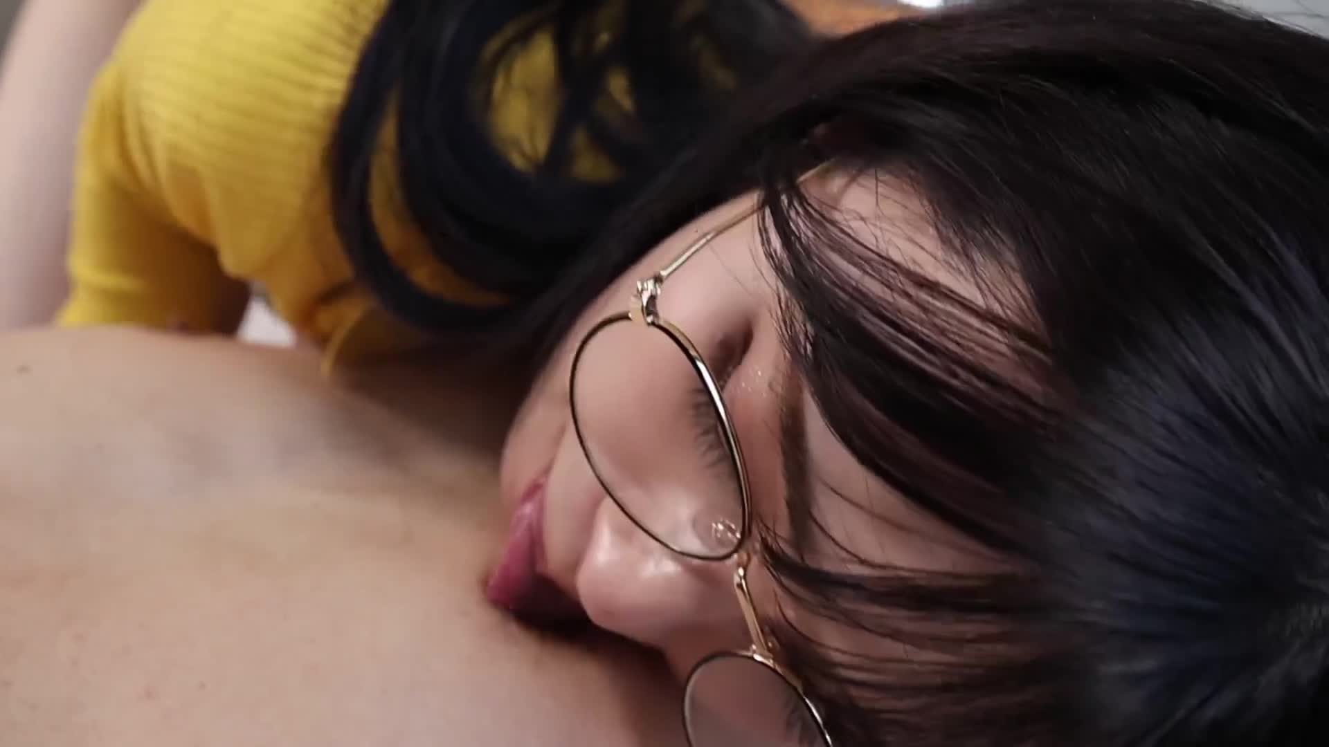 【全國人妻色情圖鑑 終極的淫激衝突-抽插-】“為了讓丈夫開心…///”參演AV！！為了愛的丈夫而獻身的背叛服務…本應該讓人一連串高潮&amp;潮吹感動落淚的濕透的美妻太過色情熱辣，甚至飛掉眼鏡wwww 在埼玉縣戶田市【全國人妻色情圖鑑 終極的淫激衝突-抽插-】“為了讓丈夫開心…///”參演AV！！為了愛的丈夫而獻身的背叛服務…本應該讓人... - AV大平台 - 中文字幕，成人影片，AV，國產，線上看