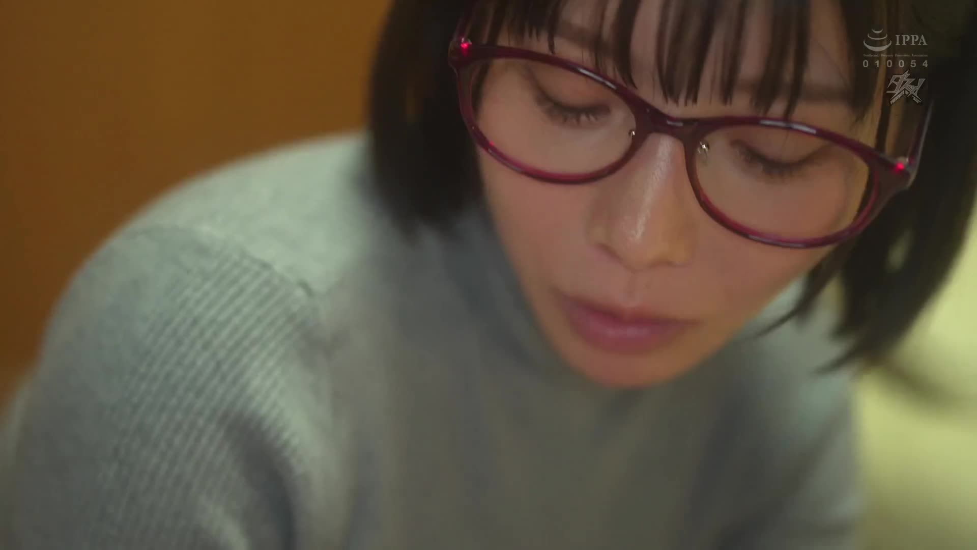 『就只靠乳頭就可以高潮了呢。』甜蜜的麻木讓腦袋也麻痺，一連串的挑逗性克制。鄰居的低語淫語和持續的乳頭虐待讓人沉浸在深深的乳房樂趣深淵中。 九井順尾 - AV大平台 - 中文字幕，成人影片，AV，國產，線上看